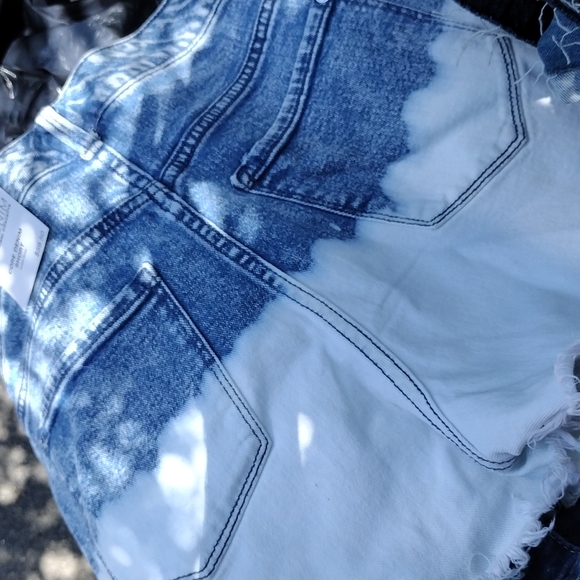 Shorts - Picture 1 of 4